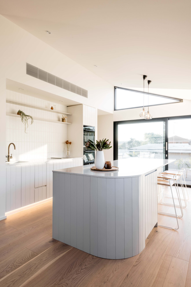 Inspiration for a modern kitchen in Geelong.