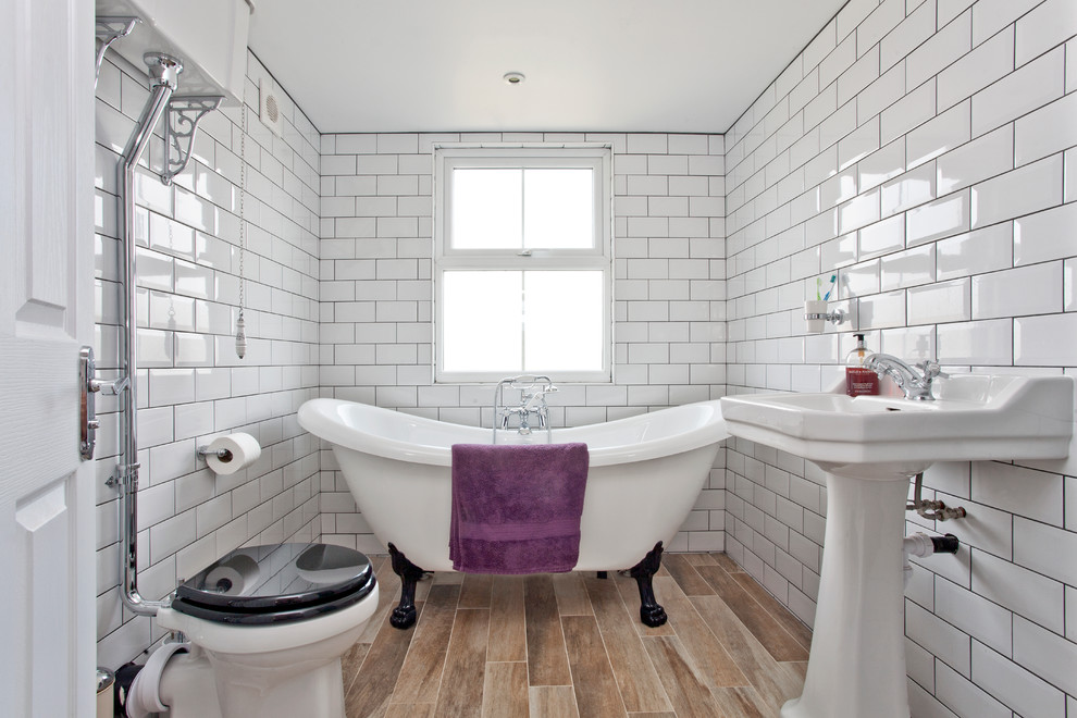 Photo of a transitional bathroom in Surrey.