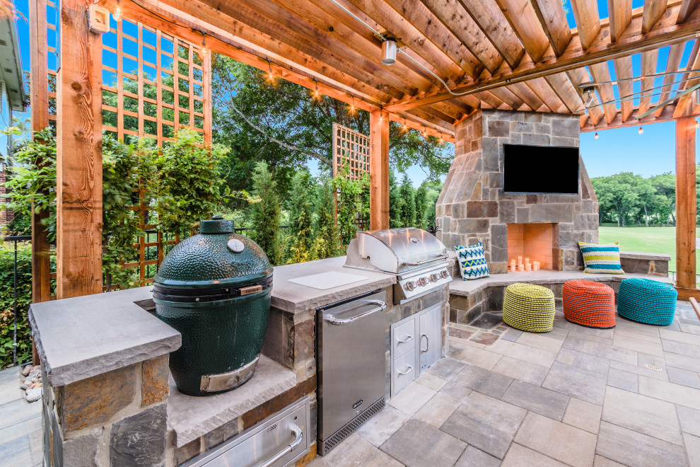 Photo of a contemporary patio in Dallas.