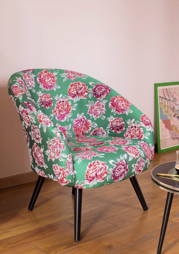 Стильная обивка мебели интересными тканями