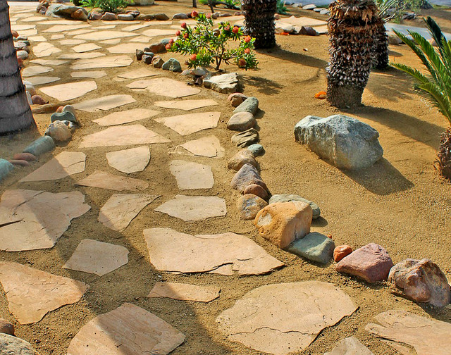Flagstone & Granite (DG) Walkway Landscape Los Angeles