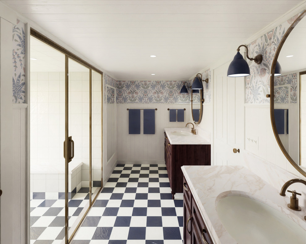 Пример оригинального дизайна: большая главная ванная комната в стиле кантри с фасадами с выступающей филенкой, коричневыми фасадами, двойным душем, раздельным унитазом, белой плиткой, разноцветными стенами, полом из керамогранита, врезной раковиной, мраморной столешницей, разноцветным полом, душем с распашными дверями, белой столешницей, сиденьем для душа, тумбой под две раковины, напольной тумбой, деревянным потолком и панелями на стенах