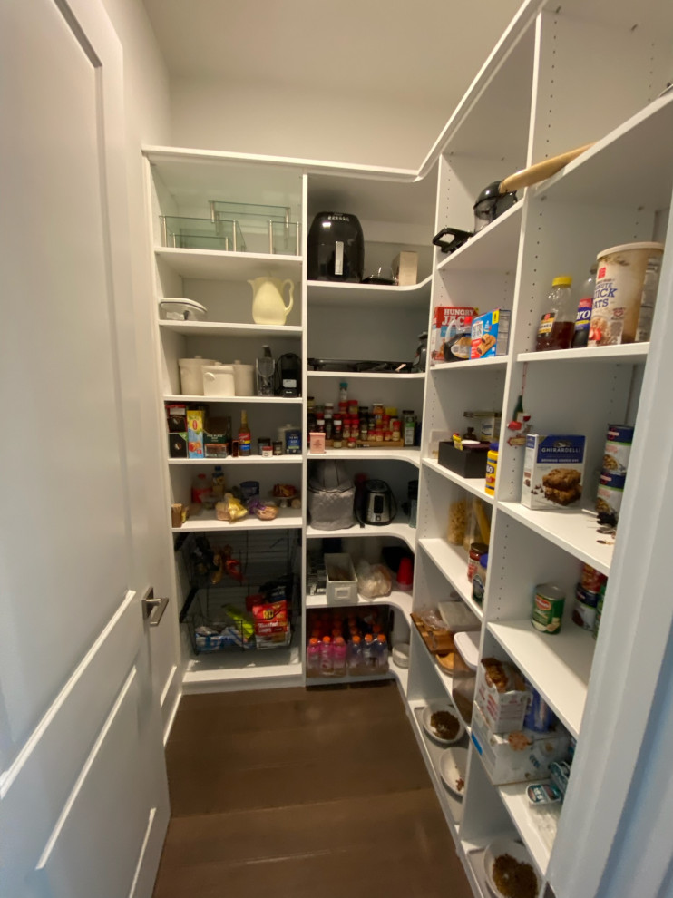 Example of a classic kitchen design in Charlotte