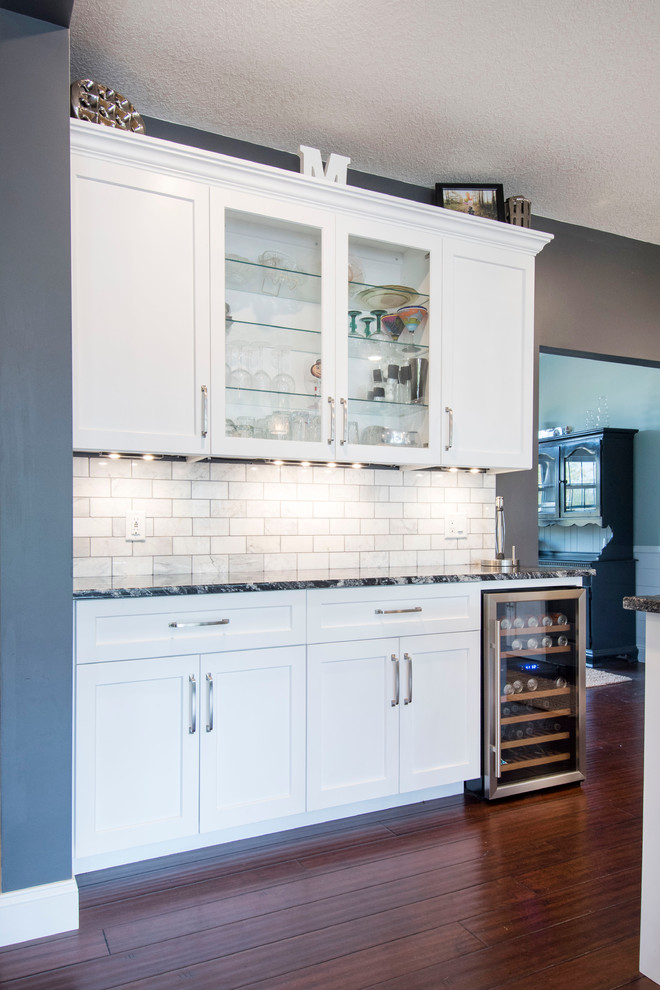 Transitional kitchen photo in Cincinnati