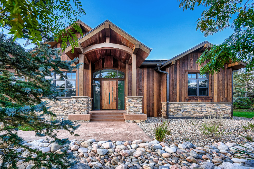 Example of a mountain style home design design in Denver