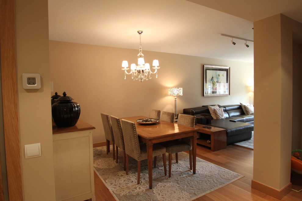 Foto de comedor clásico renovado grande