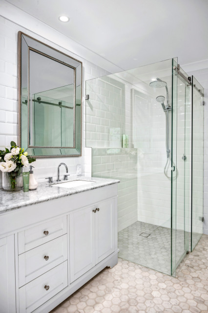 Singleton - Timeless traditional-bathroom