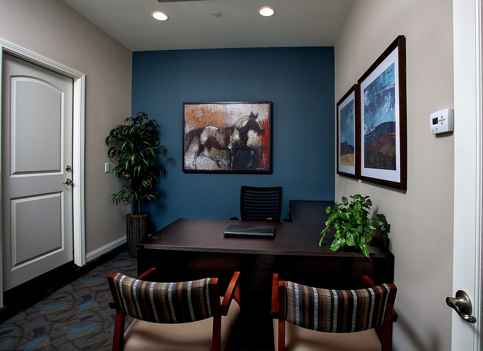 Transitional home design photo in Los Angeles