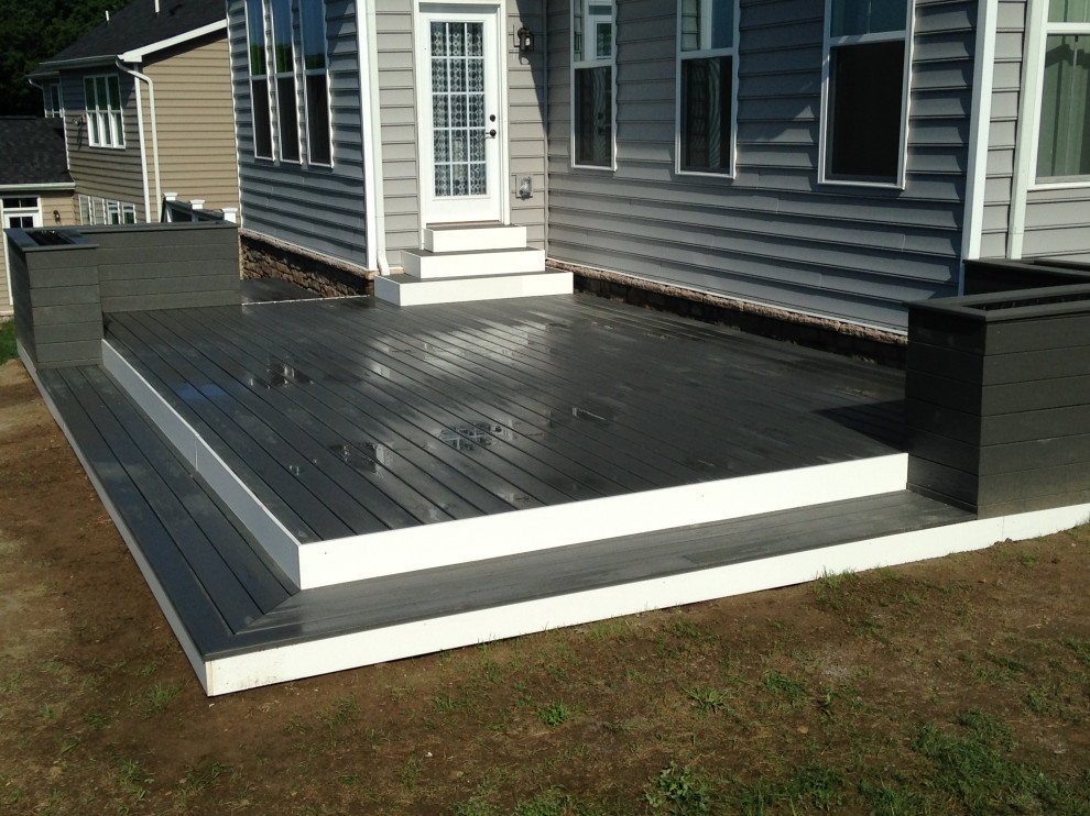 Photo of a modern deck in Other.