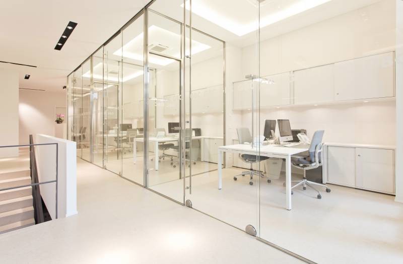 Раздвижная система TERRA M от MWE с напольным расположением кареток.