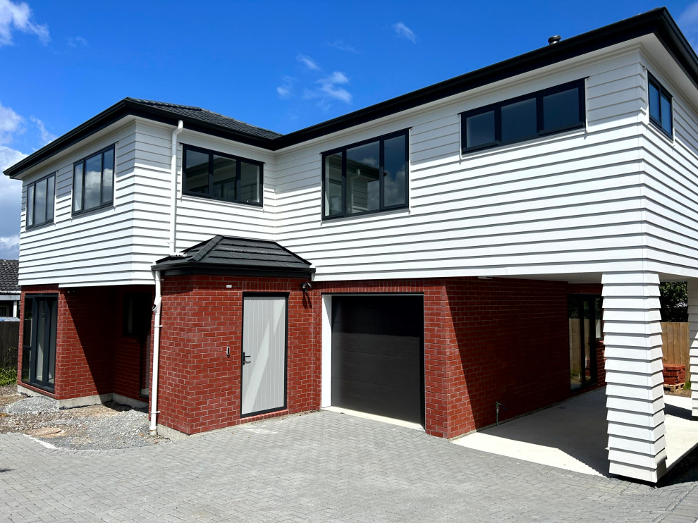 This is an example of a mid-sized modern two-car garage in Auckland.