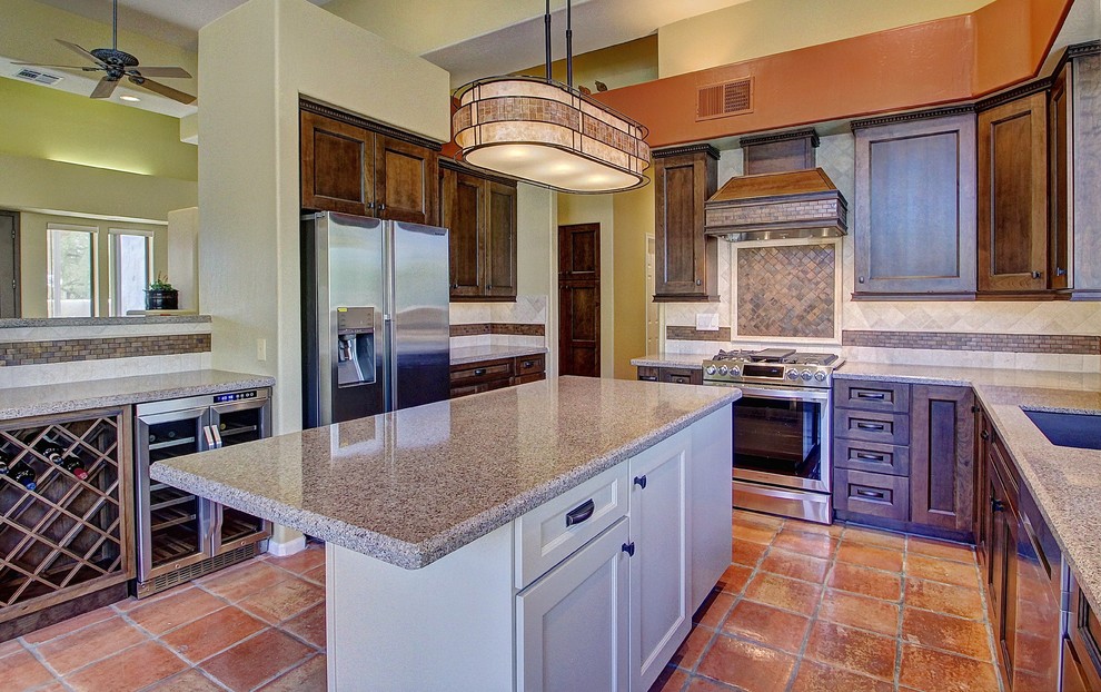 Example of a transitional kitchen design in Phoenix