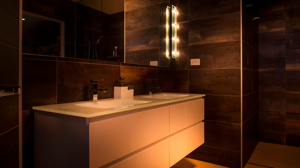 This is an example of a modern bathroom in Hobart.