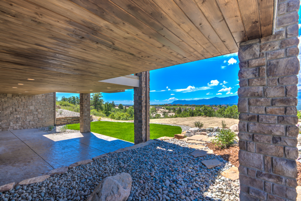 Home design - transitional home design idea in Denver
