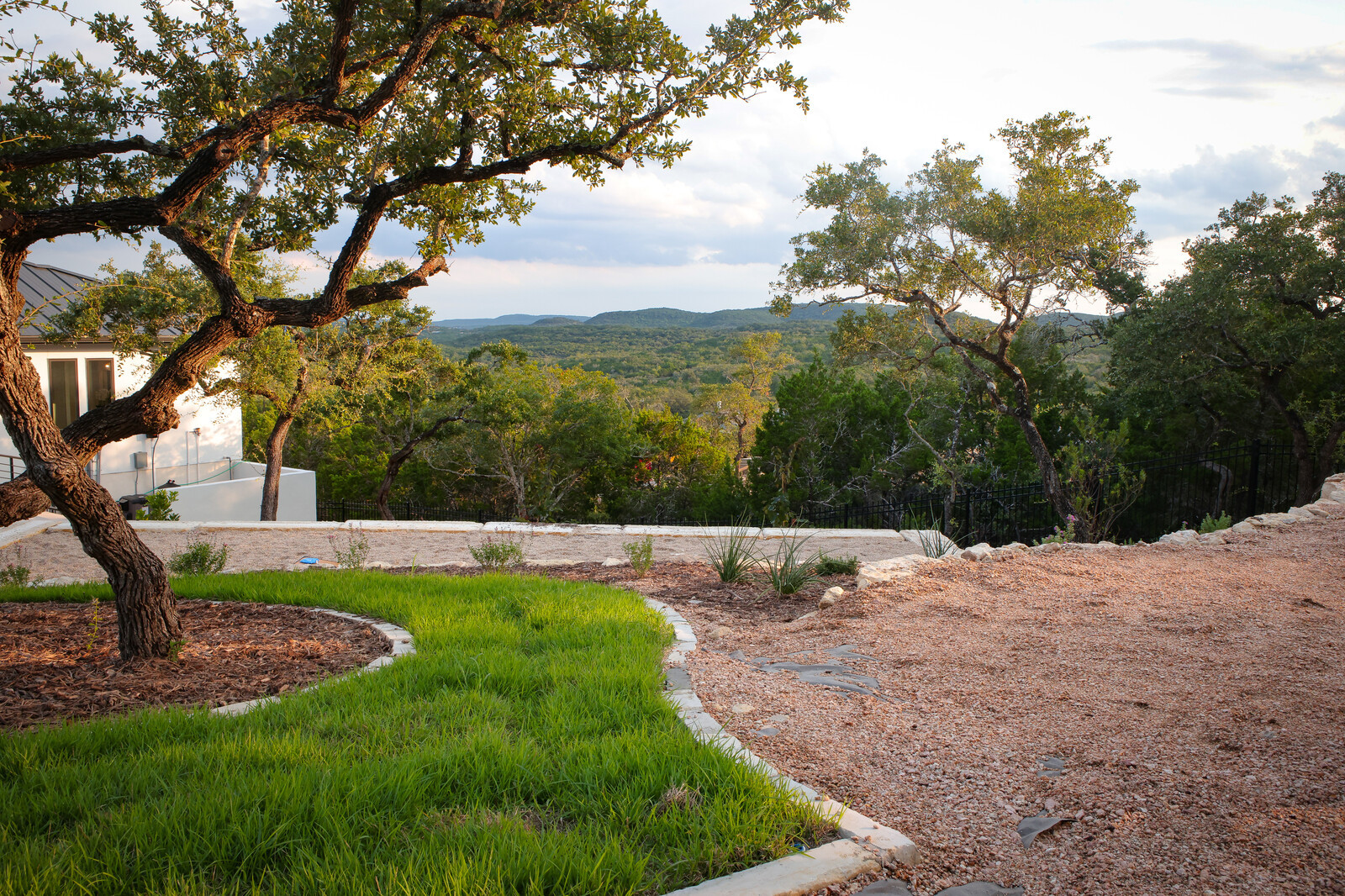Modern: 4,950 ft², 4 BR/4 BA/2 ST home