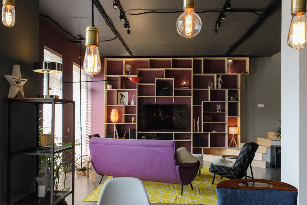 Aménagement d'un grand salon gris et blanc éclectique ouvert avec un mur violet, un sol en vinyl, un téléviseur indépendant, un sol gris, un plafond décaissé et une salle de réception.