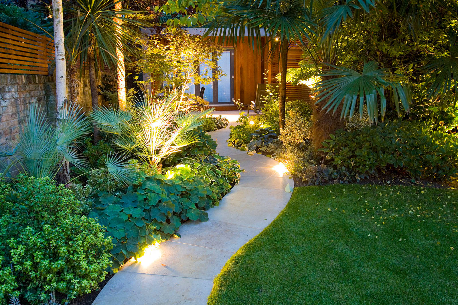 10 Illuminating Ways to Set Your Garden Aglow Houzz AU