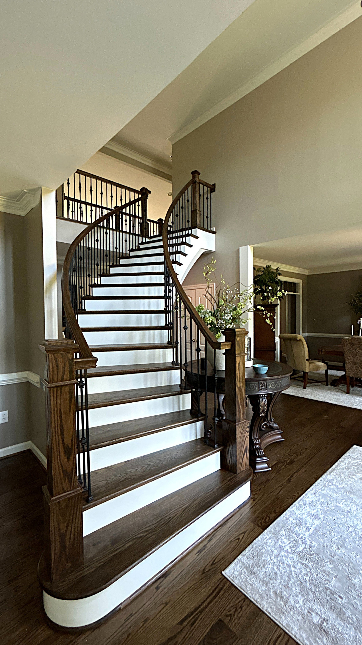 Project #157 | Traditional Curved Foyer Staircase