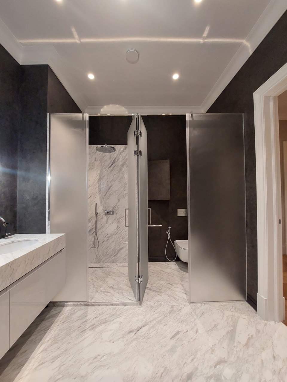 Душевая кабина/ванная комната