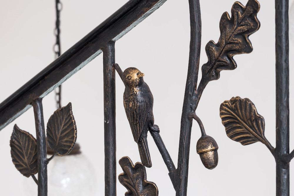 Фотосъёмка кованой лестницы и витражей в загородном доме