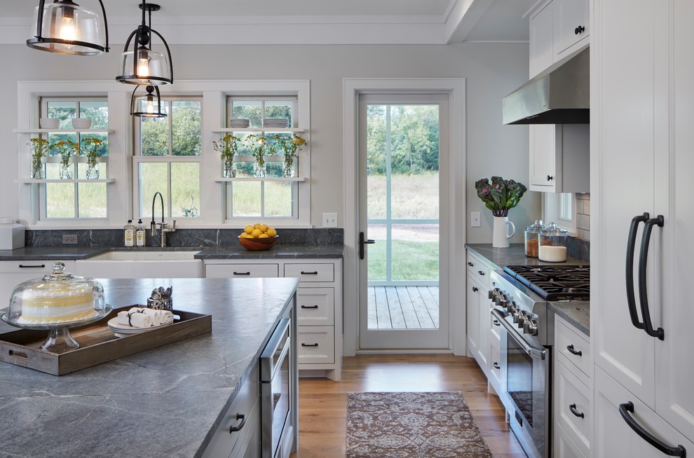 Kitchen - transitional kitchen idea