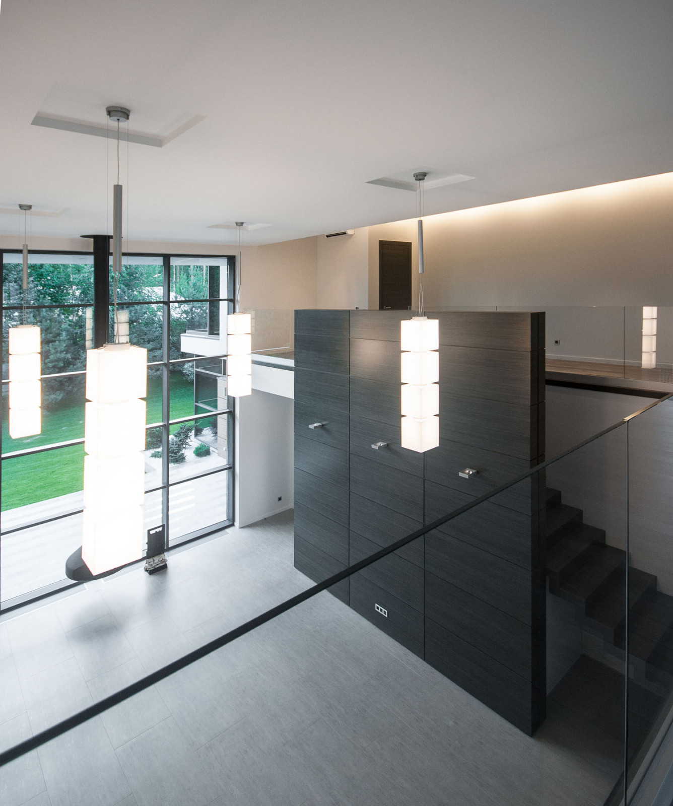 Остекление коттеджа в поселке БЕНИЛЮКС на алюминиевой системе REYNAERS