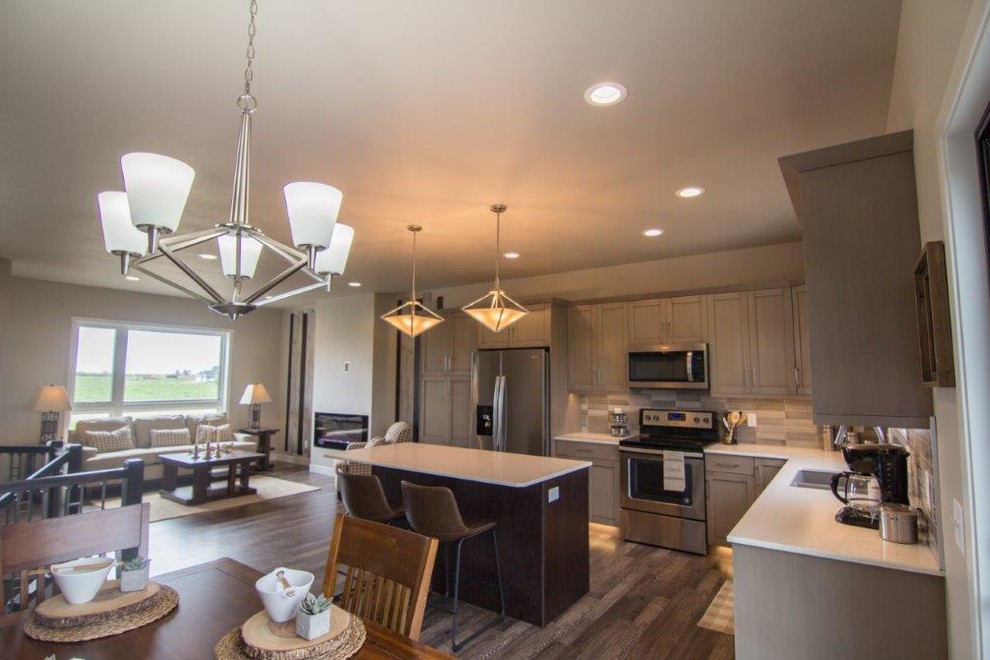 Kitchen - transitional kitchen idea