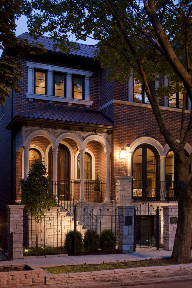 Photo of a traditional exterior in Chicago.