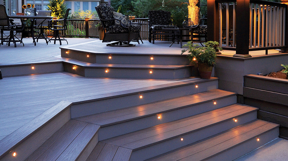 Example of a transitional deck design in Kansas City
