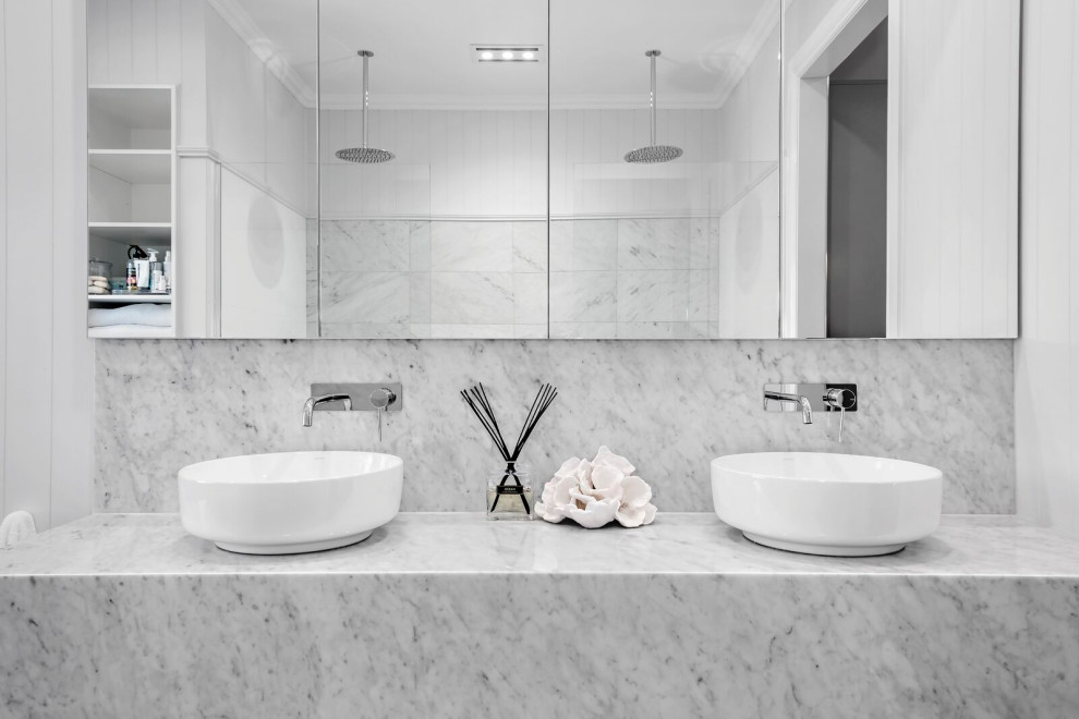 Design ideas for a beach style bathroom in Brisbane.