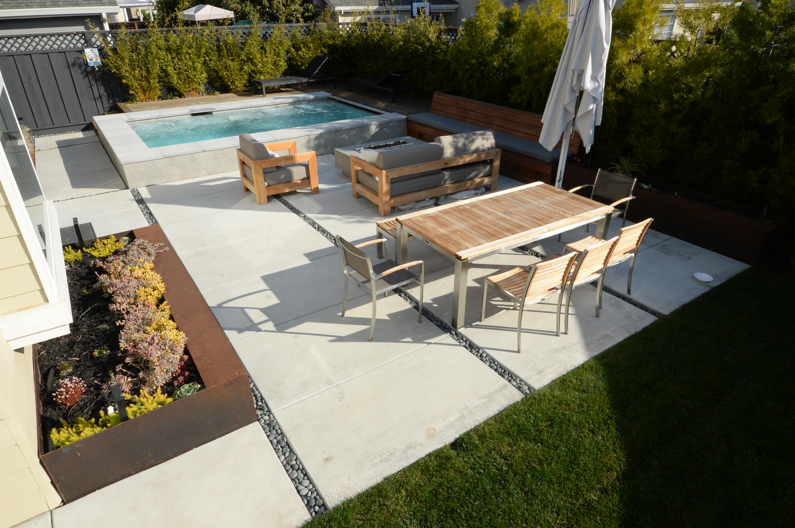Pool, Lounge & Dining - Foster City CA