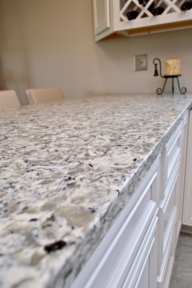 Mid-sized transitional l-shaped eat-in kitchen photo in Chicago with an undermount sink, recessed-panel cabinets, white cabinets, quartzite countertops, stainless steel appliances, a peninsula and gray countertops