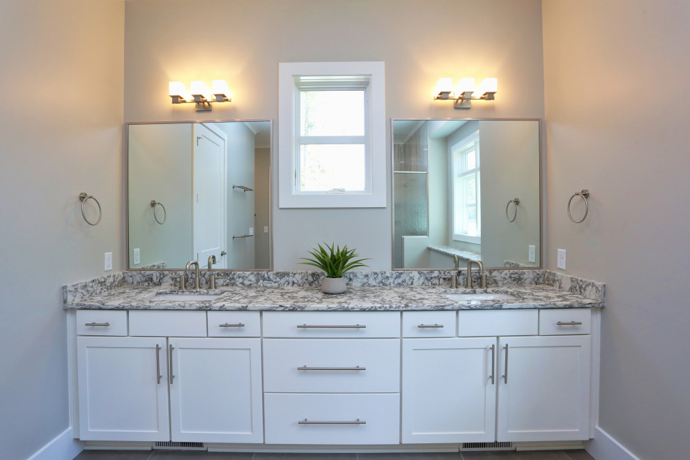 Transitional home design photo in Raleigh