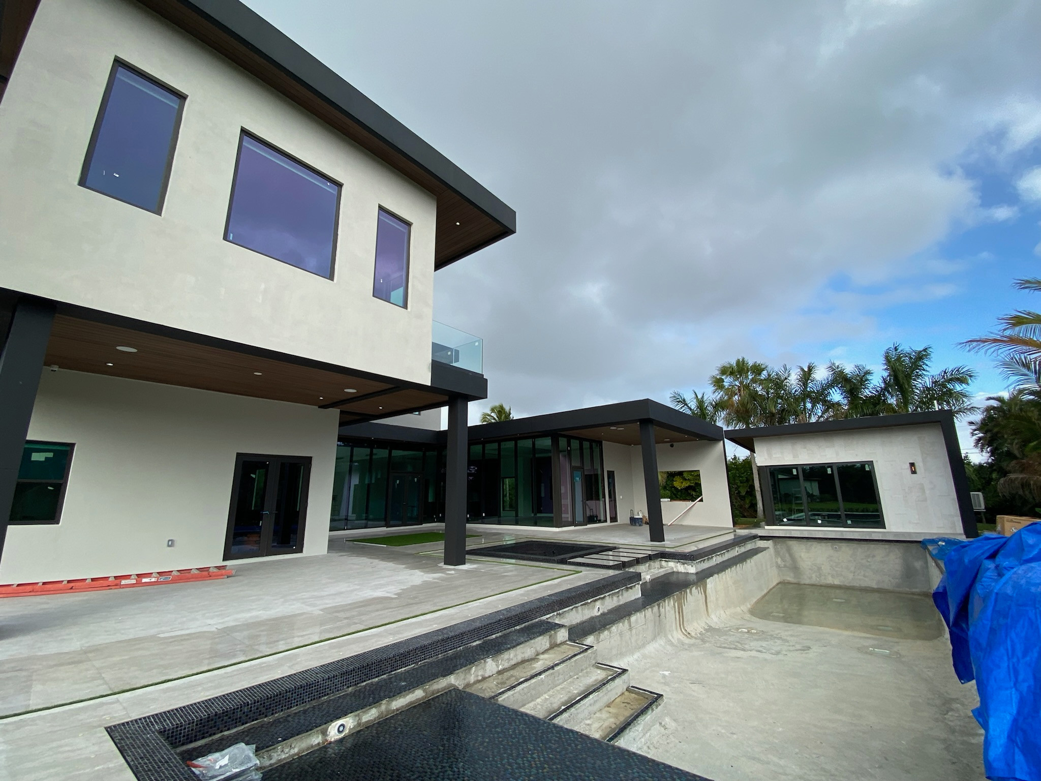 SW Modern - Back Patio and Pool Area