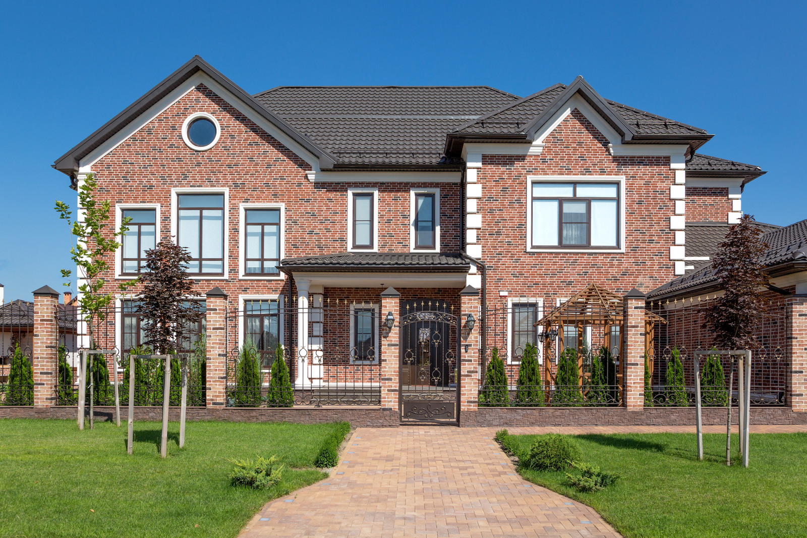 Кирпичное строительство для компании Ладный Дом