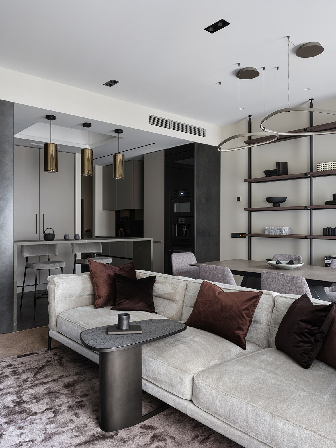 Монохромная квартира 90 м2 в центре Москвы