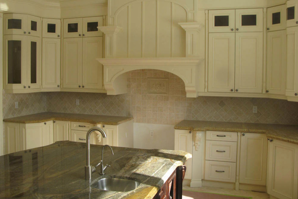 Inspiration for a transitional kitchen remodel in Toronto