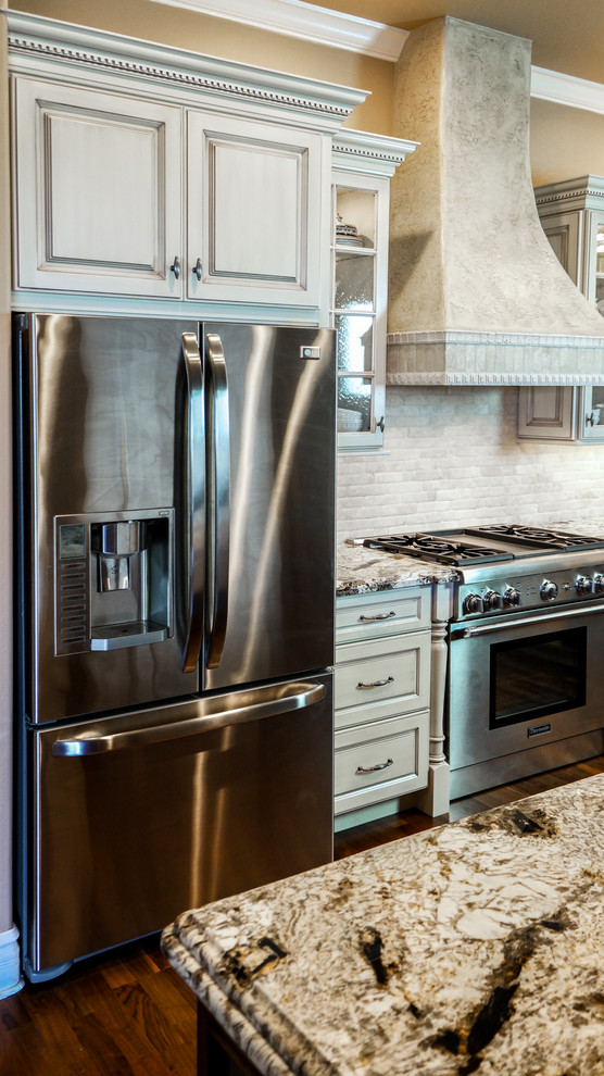 Tuscan kitchen photo in Phoenix