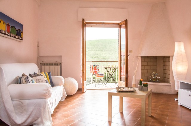 La casa piena di luce | Home Staging | 120 MQ mediterranean-living-room