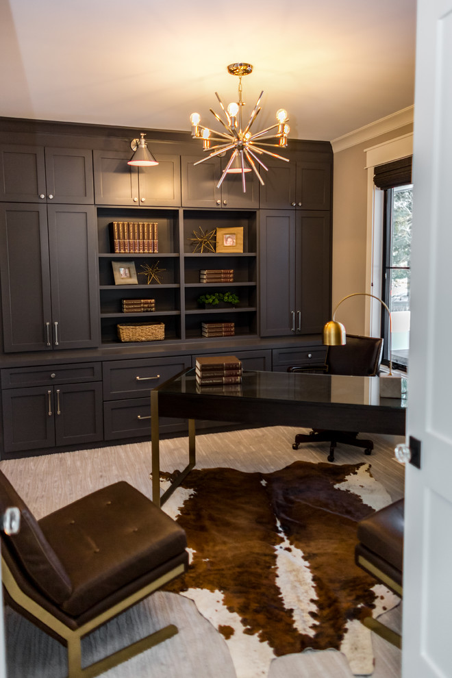 Inspiration for a transitional home office in Minneapolis.