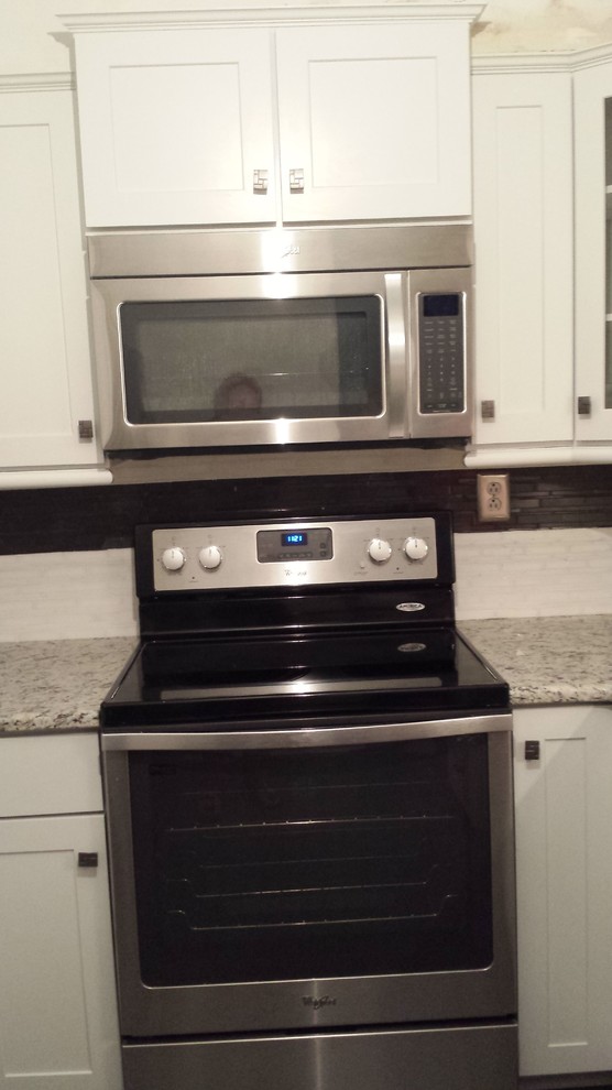 Kitchen - transitional kitchen idea