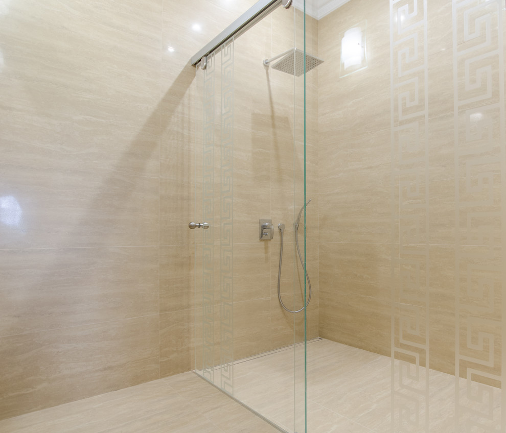 Раздвижные душевые перегородки из закаленного стекла