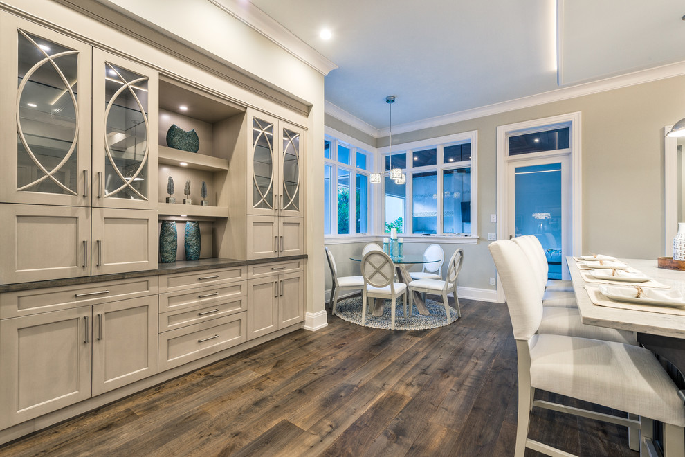 Transitional home design photo in Miami