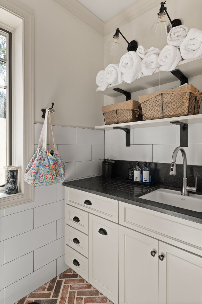 Home design - traditional home design idea in Orlando