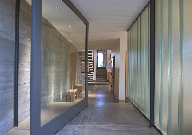Inspiration for a modern entryway in San Francisco.