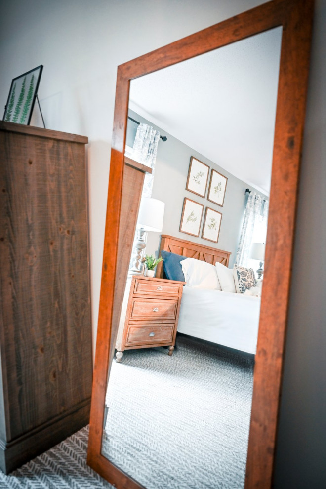 Transitional home design photo in Chicago