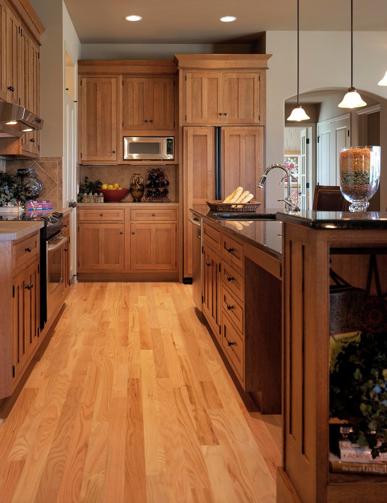 Inspiration for a traditional kitchen in Omaha.