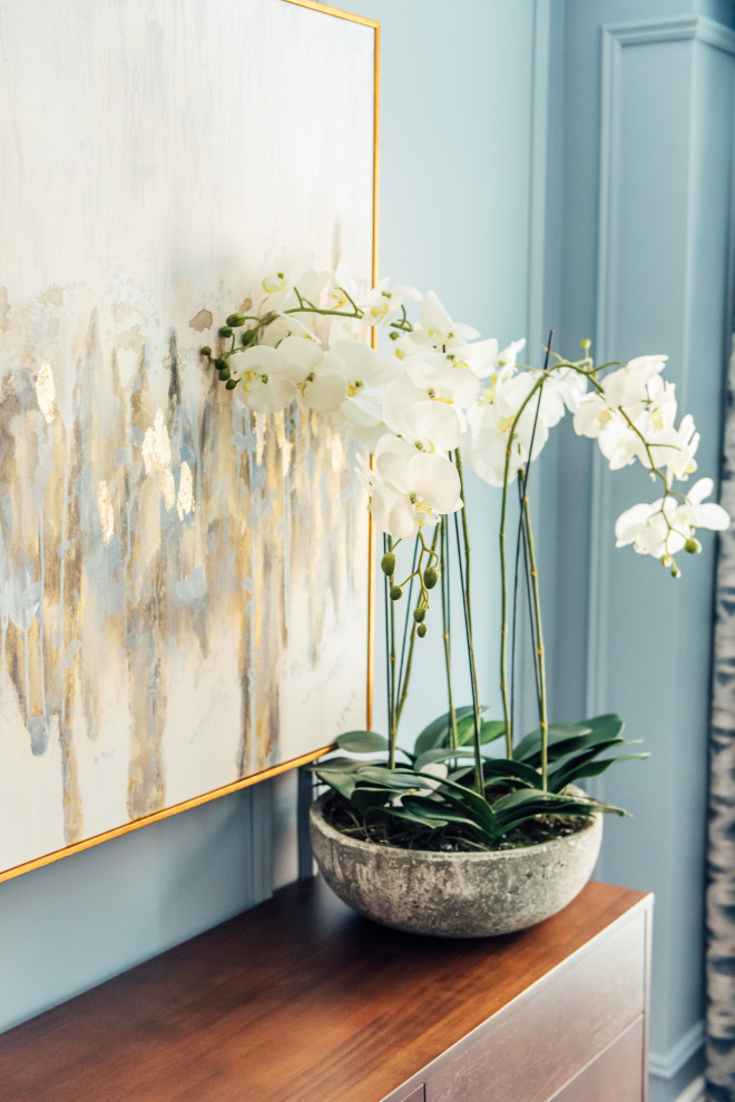 Inspiration for a transitional home design remodel in Toronto
