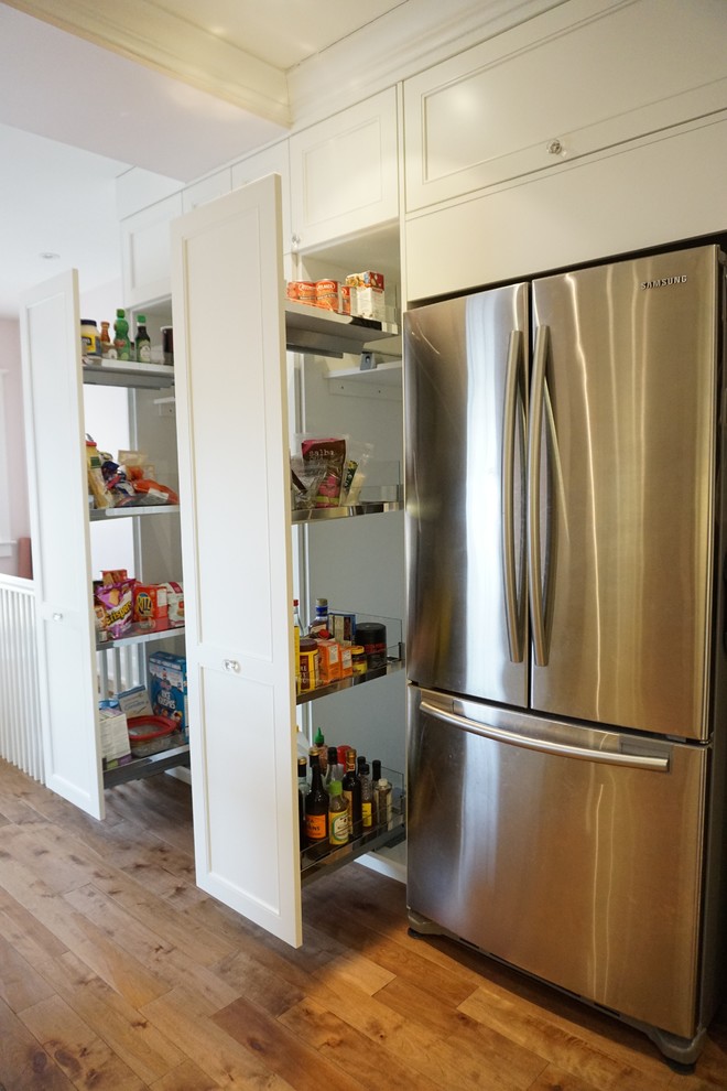Home design - transitional home design idea in Toronto