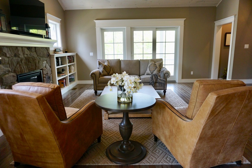 Example of a mountain style home design design in Boston
